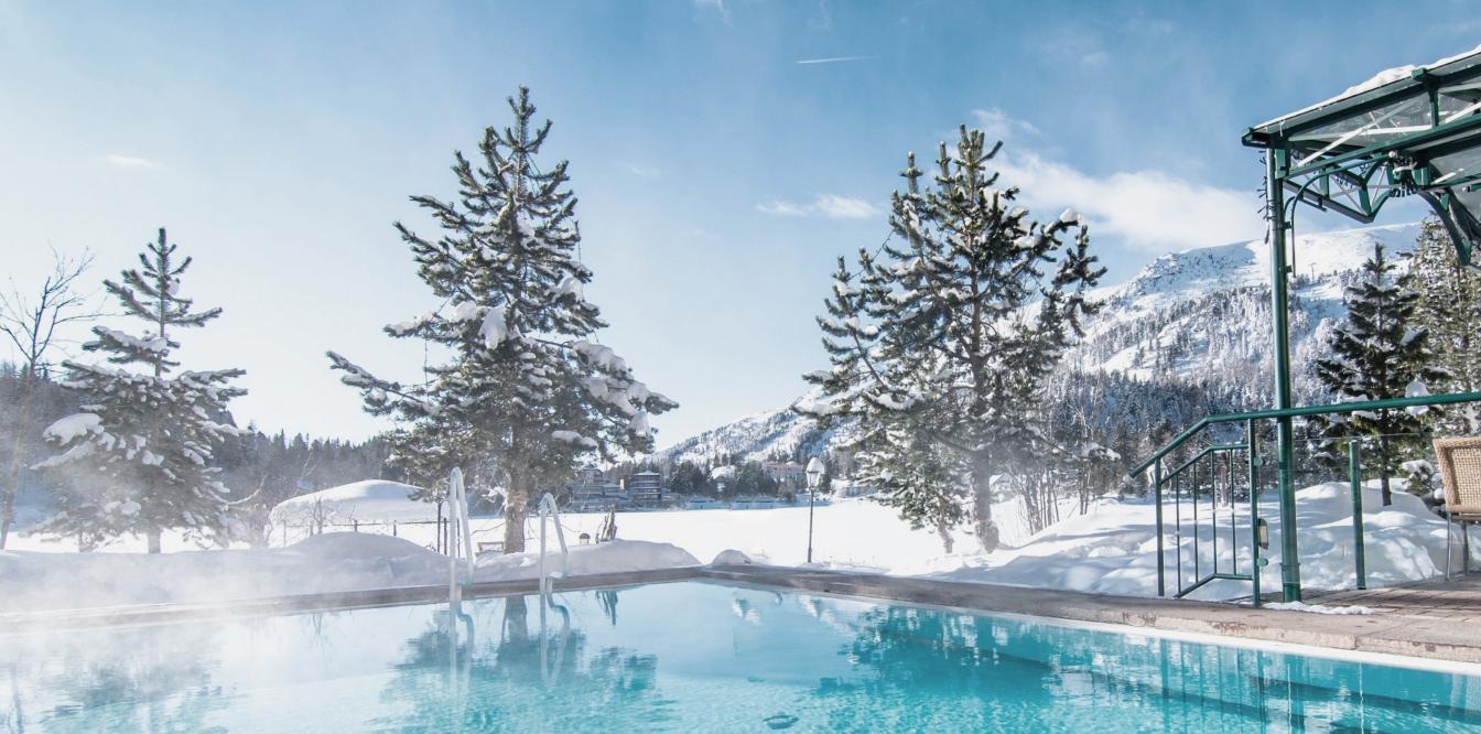 Pool Außenansicht (c) Seehotel Jägerwirt - Blendpunkt_Bearbeitet Pool Außenansicht (c) Seehotel Jägerwirt - Blendpunkt_Bearbeitet