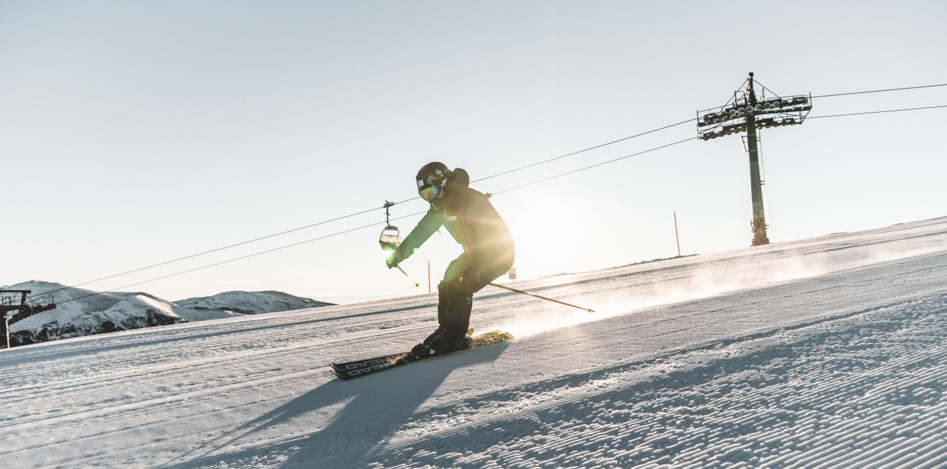 Skifahrer+Sonne+Piste_bearbeitet Skifahrer+Sonne+Piste_bearbeitet