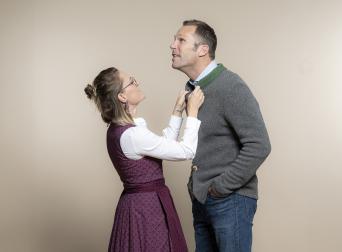 Das romantische Familienhotel direkt am Bergsee, im Winter absolut schneesicher, im Sommer angenehm fresh an der Grenze zwischen Steiermark und Kärnten. Schifahren, Snowboarden, Schneeschuhwandern, Eislaufen, Langlaufen, Eisbaden im Winter, Wandern, Mountainbiken, Jagd, Kaltbaden und Entspannung im Sommer. Yoga, Retreats, Wellness, Spa, Seminar und Hochzeit mitten im Zirbenwald mit Bali Flair. Bio regionale Kulinarik, gerne auch vegan und vegetarisch. AlexBineQuer1